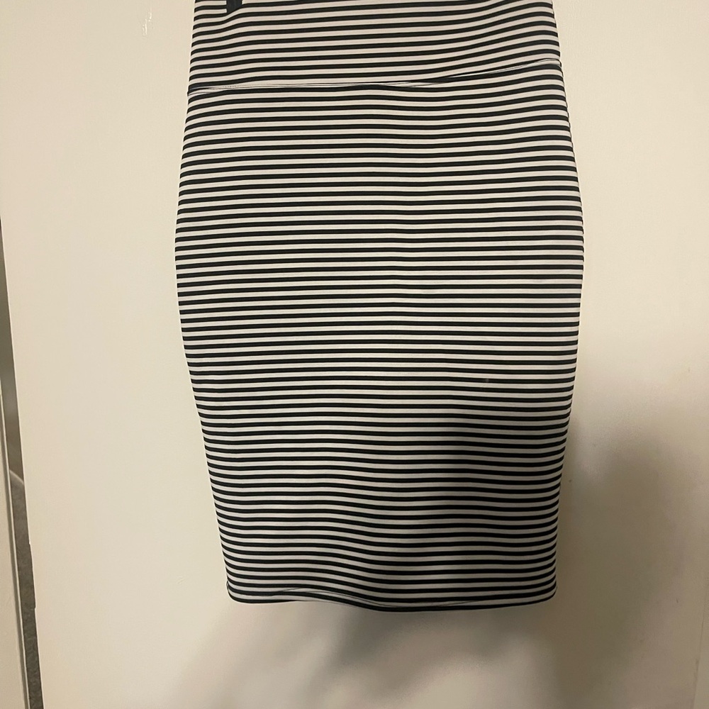 Hybrid & Company Black and White Knee-Length Pencil Skirt